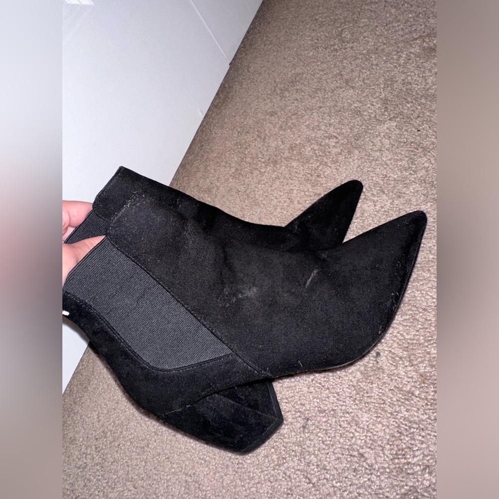 👢✨ Black booties